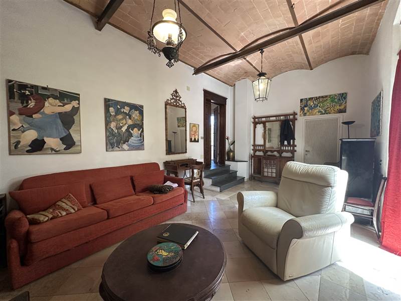 The Pink Villa: A Timeless Retreat in the Pisan Hills