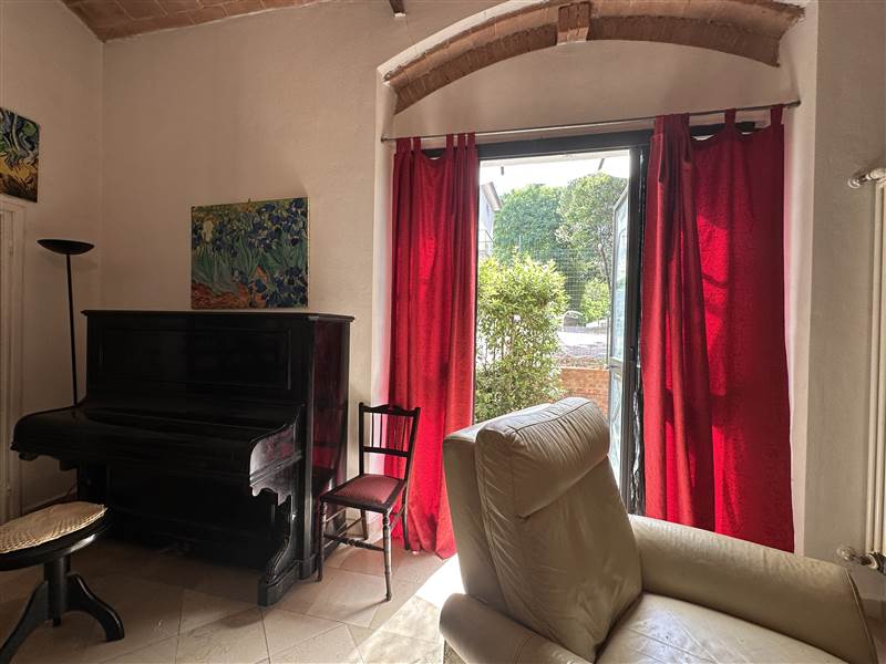 The Pink Villa: A Timeless Retreat in the Pisan Hills