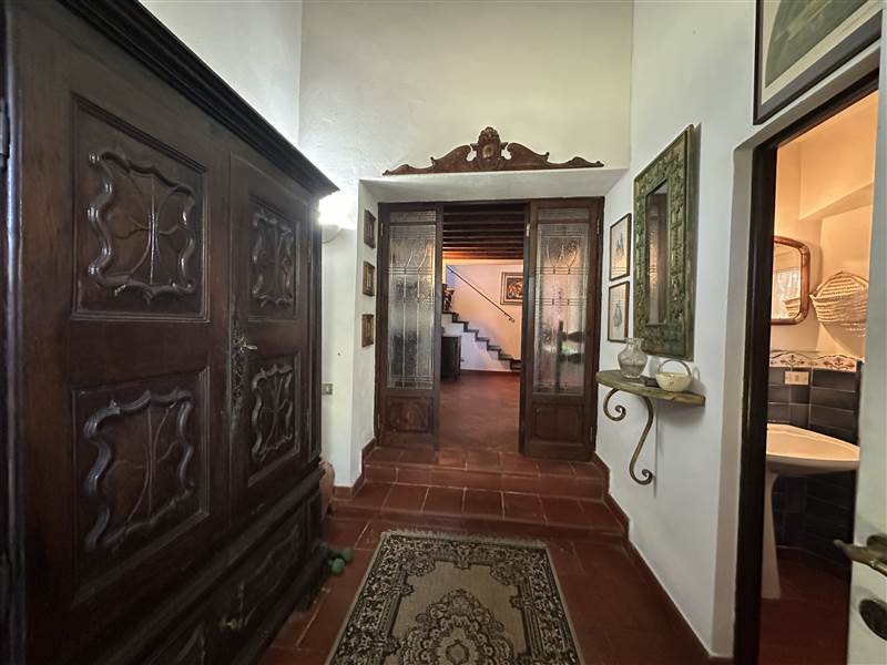 The Pink Villa: A Timeless Retreat in the Pisan Hills