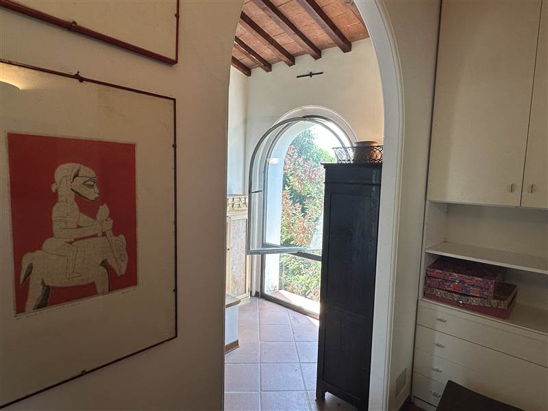 The Pink Villa: A Timeless Retreat in the Pisan Hills