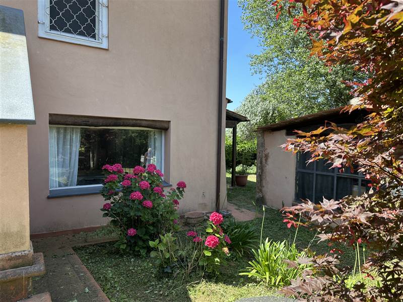The Pink Villa: A Timeless Retreat in the Pisan Hills
