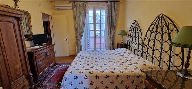 Villa immersa nella pineta con splendida vista mare