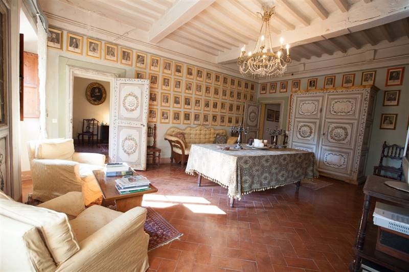 Borgo del '600 nei pressi della dominate città medioevale di Volterra