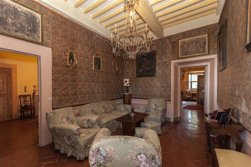 Borgo del '600 nei pressi della dominate città medioevale di Volterra
