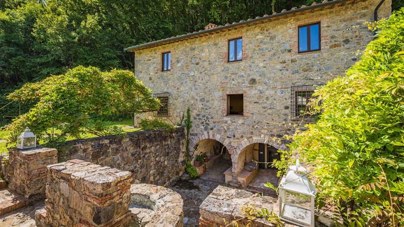 Incantevole Mulino antico nel cuore della campagna senese