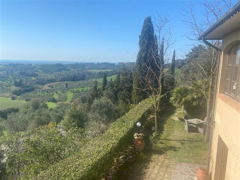 Casale di Prestigio con splendida Vista Mare nella Costa degli Etruschi