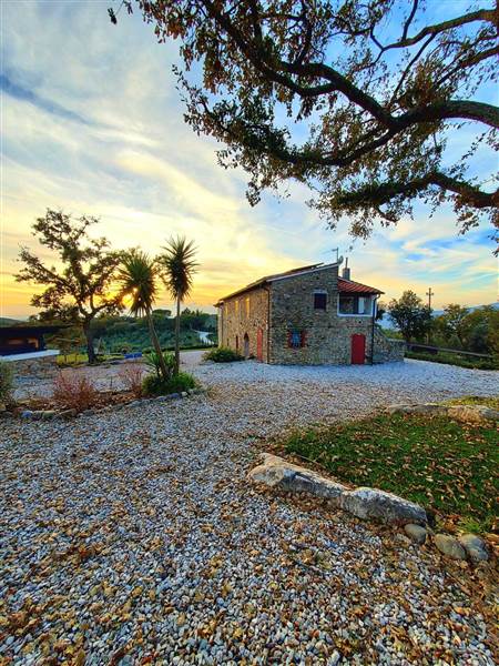 Sostenibilità e comfort in una proprietà rurale di eccellenza