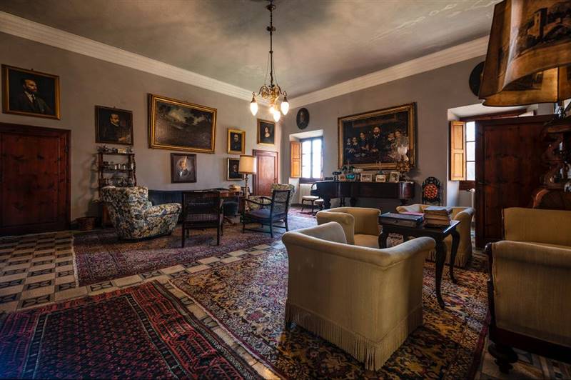 Tenuta storica del 1800 nel Cuore del Borgo Medioevale di Casale Marittimo