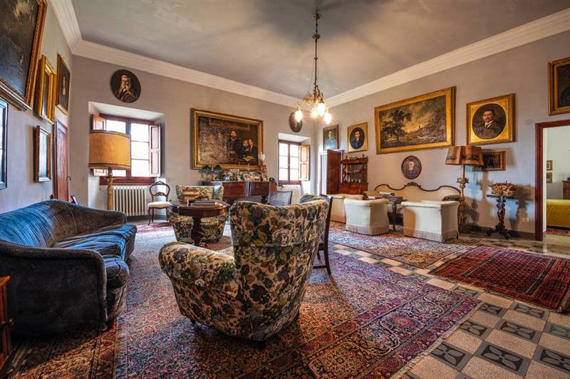 Tenuta storica del 1800 nel Cuore del Borgo Medioevale di Casale Marittimo