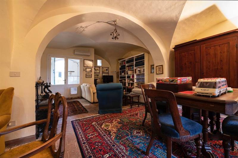 Tenuta storica del 1800 nel Cuore del Borgo Medioevale di Casale Marittimo