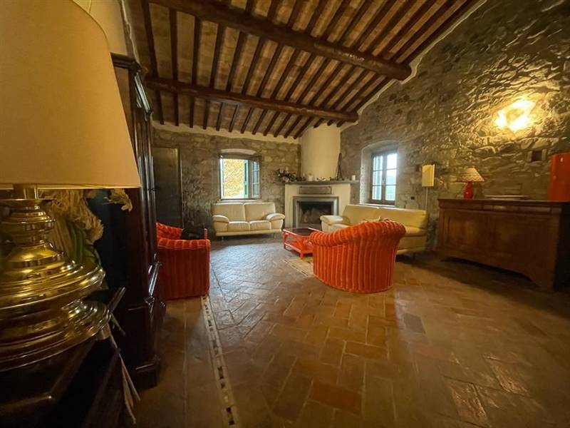 Casolare in pietra a pochi minuti dal "Teatro del Silenzio".