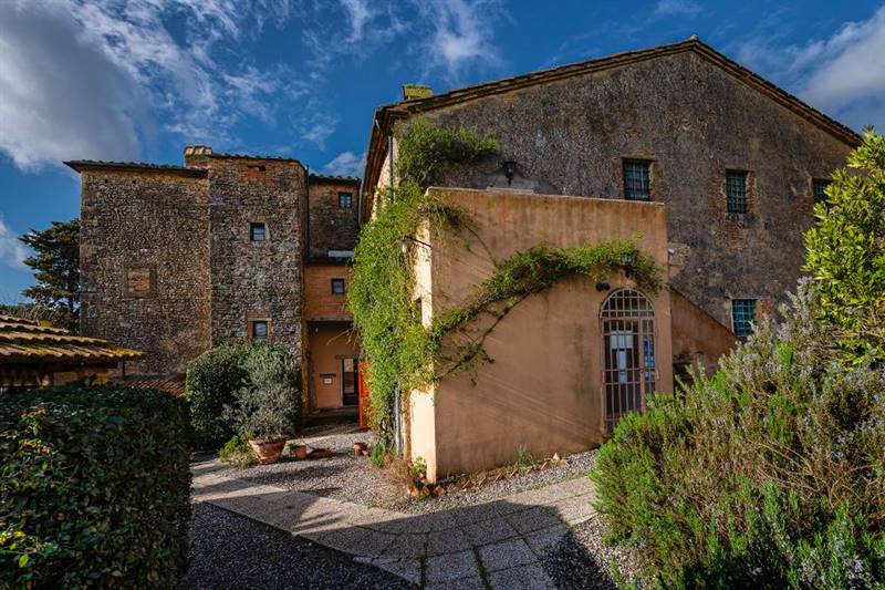 Tenuta storica del 1800 nel Cuore del Borgo Medioevale di Casale Marittimo