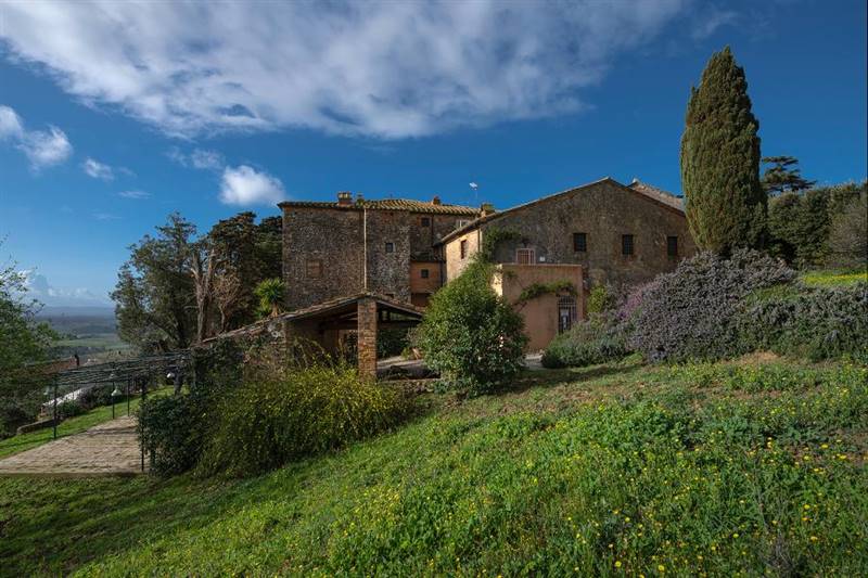Tenuta storica del 1800 nel Cuore del Borgo Medioevale di Casale Marittimo