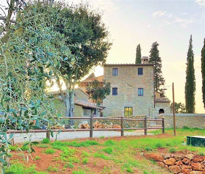  Agriturismo con casolare in pietra all'interno di riserva naturale