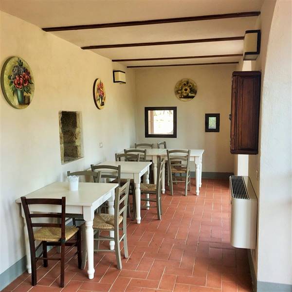  Agriturismo con casolare in pietra all'interno di riserva naturale