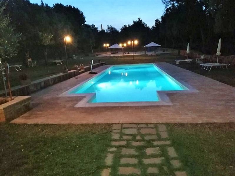  Agriturismo con casolare in pietra all'interno di riserva naturale