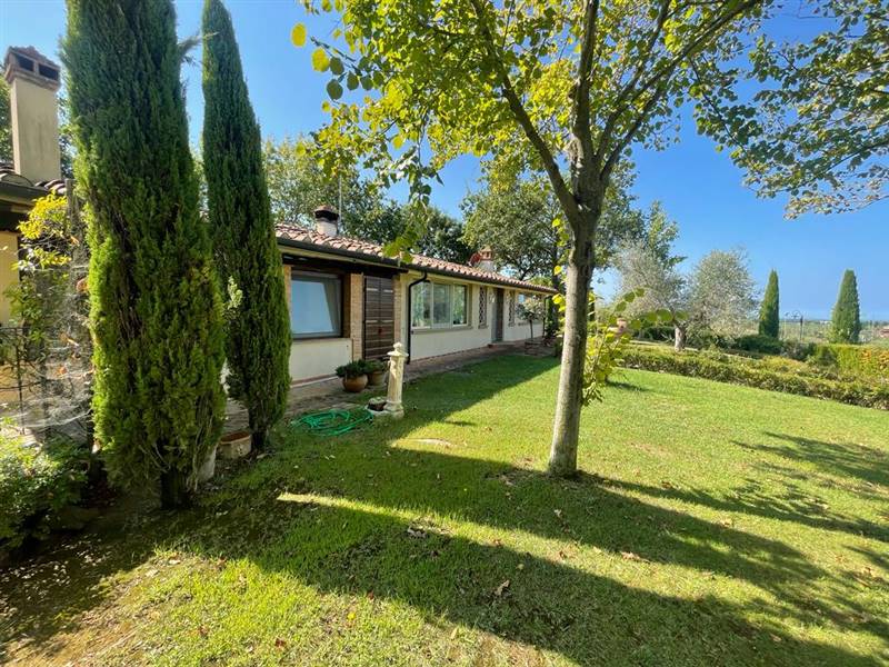 Villa di Prestigio con piscina, dependance e roseto: un'incantevole dimora a due passi dal mare