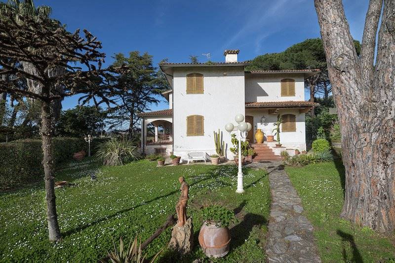 Villa con parco esclusivo immersa in una splendida pineta