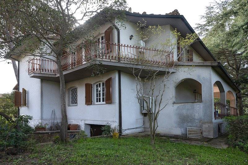 Villa con parco esclusivo immersa in una splendida pineta