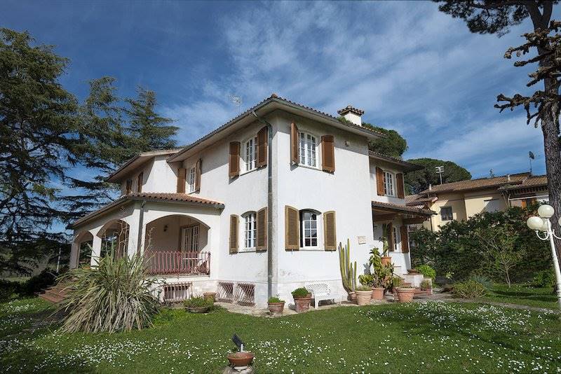Villa con parco esclusivo immersa in una splendida pineta