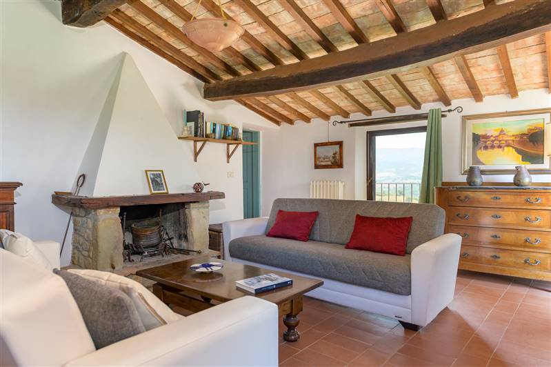 Casale in pietra con piscina e vista panoramica sulla Maremma