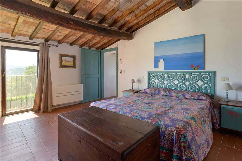 Casale in pietra con piscina e vista panoramica sulla Maremma