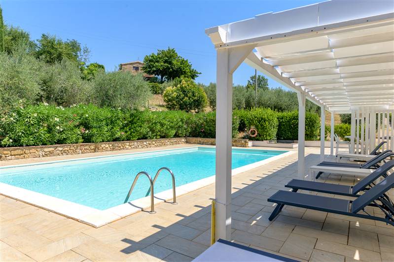 Casale in pietra con piscina e vista panoramica sulla Maremma