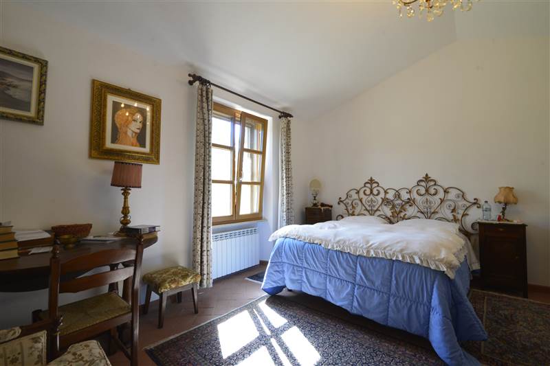 Stone farmhouse with olive grove for sale in Tuscany