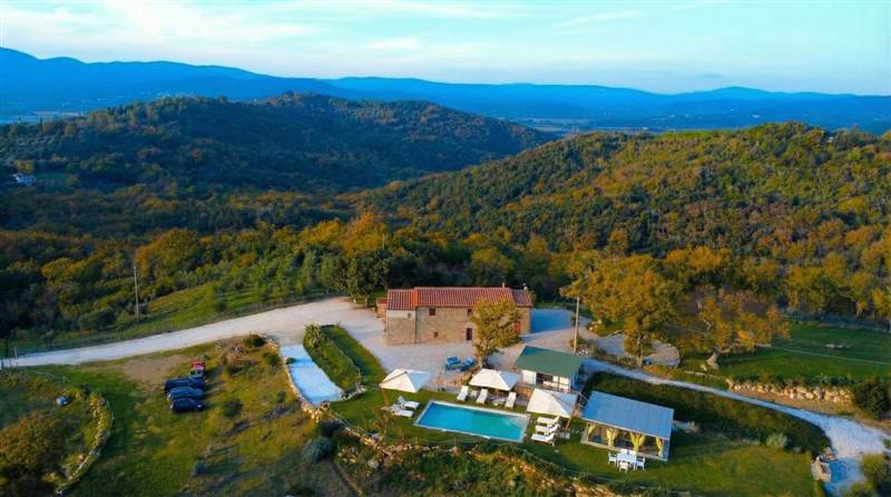 Sostenibilità e comfort in una proprietà rurale di eccellenza