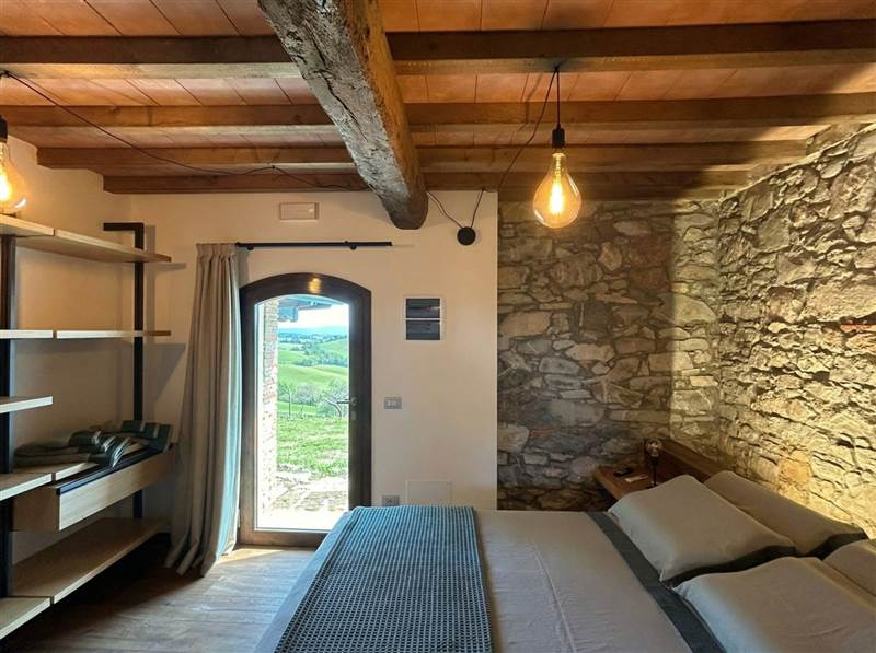 Sostenibilità e comfort in una proprietà rurale di eccellenza