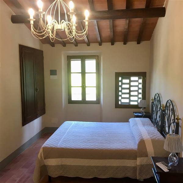  Agriturismo con casolare in pietra all'interno di riserva naturale