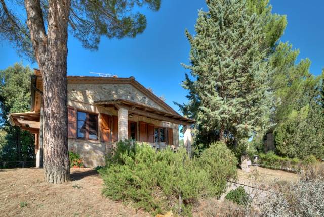 Azienda agricola, ubicata in posizione panoramica sulla città di Volterra