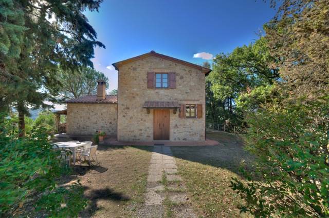 Azienda agricola, ubicata in posizione panoramica sulla città di Volterra