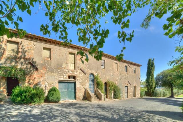 Azienda agricola, ubicata in posizione panoramica sulla città di Volterra