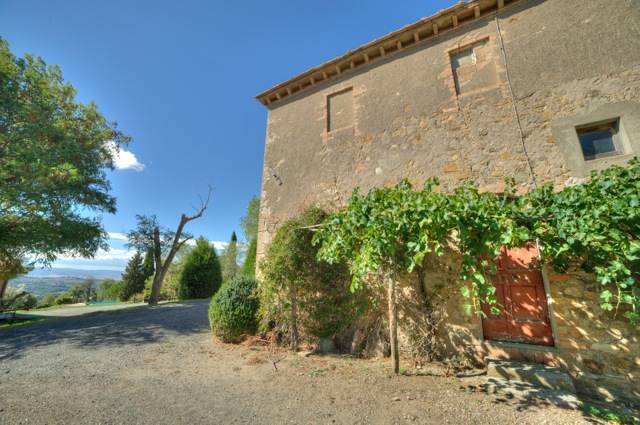 Azienda agricola, ubicata in posizione panoramica sulla città di Volterra