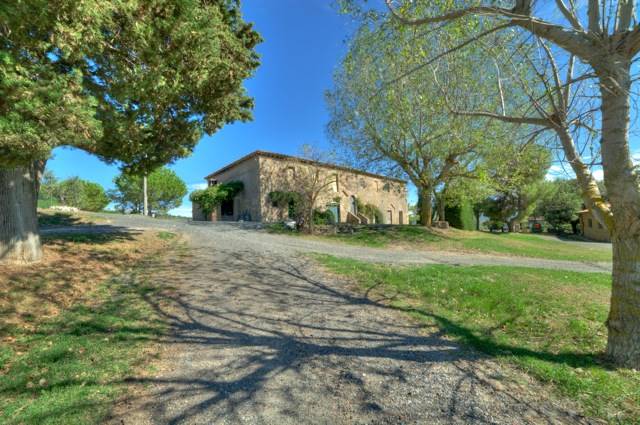 Azienda agricola, ubicata in posizione panoramica sulla città di Volterra