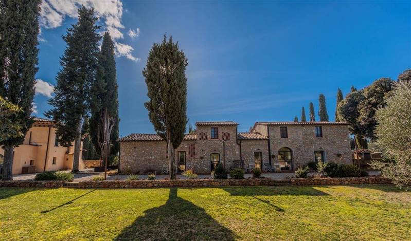  Agriturismo con casolare in pietra all'interno di riserva naturale