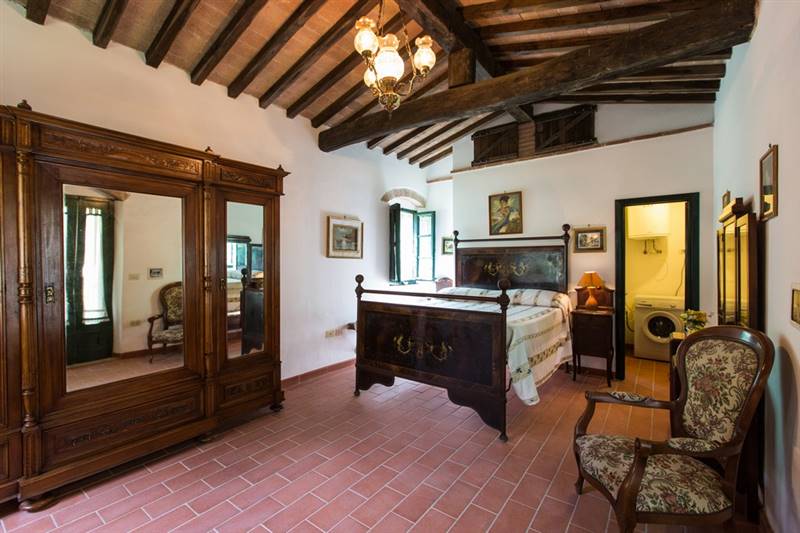 Antico Casolare in pietra circondato da giardino e piscina