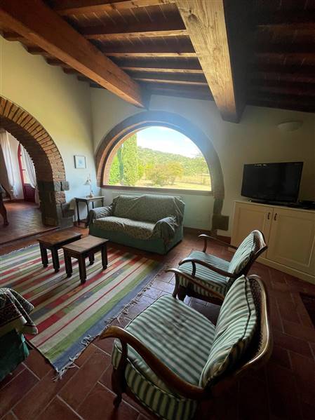 Casale toscano in pietra con parco e piscina privata 