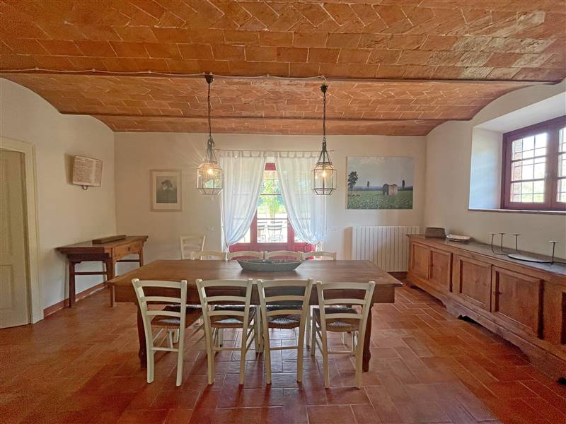 Casale toscano in pietra con parco e piscina privata 