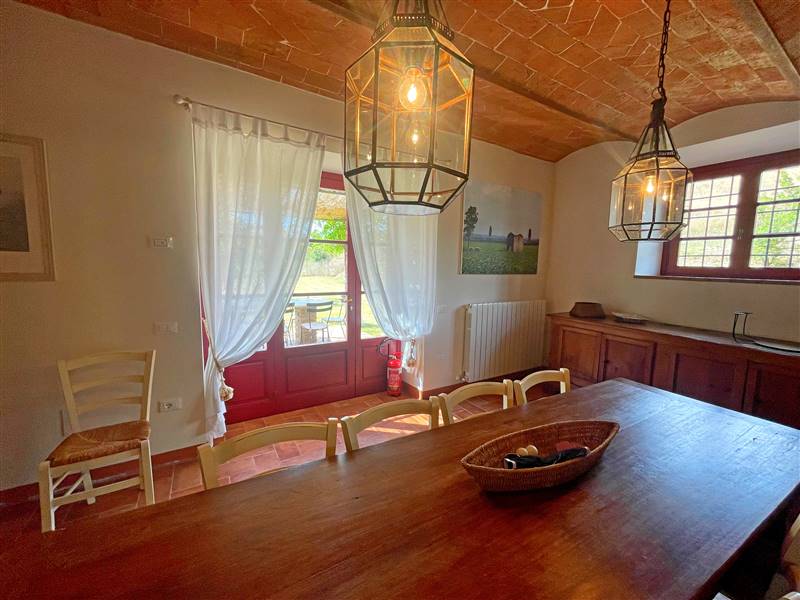 Casale toscano in pietra con parco e piscina privata 