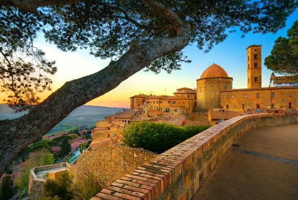 Borgo del '600 nei pressi della dominate città medioevale di Volterra