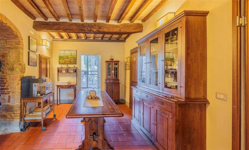  Agriturismo con casolare in pietra all'interno di riserva naturale