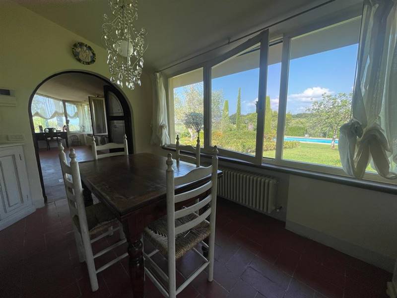 Villa di Prestigio con piscina, dependance e roseto: un'incantevole dimora a due passi dal mare