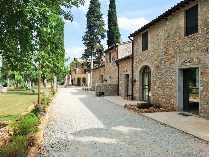  Agriturismo con casolare in pietra all'interno di riserva naturale