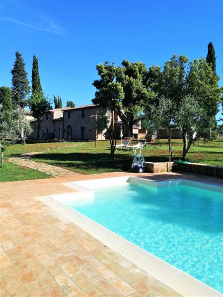  Agriturismo con casolare in pietra all'interno di riserva naturale