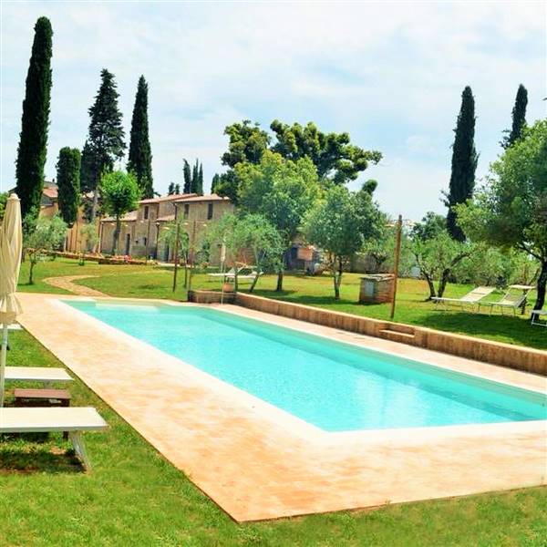  Agriturismo con casolare in pietra all'interno di riserva naturale