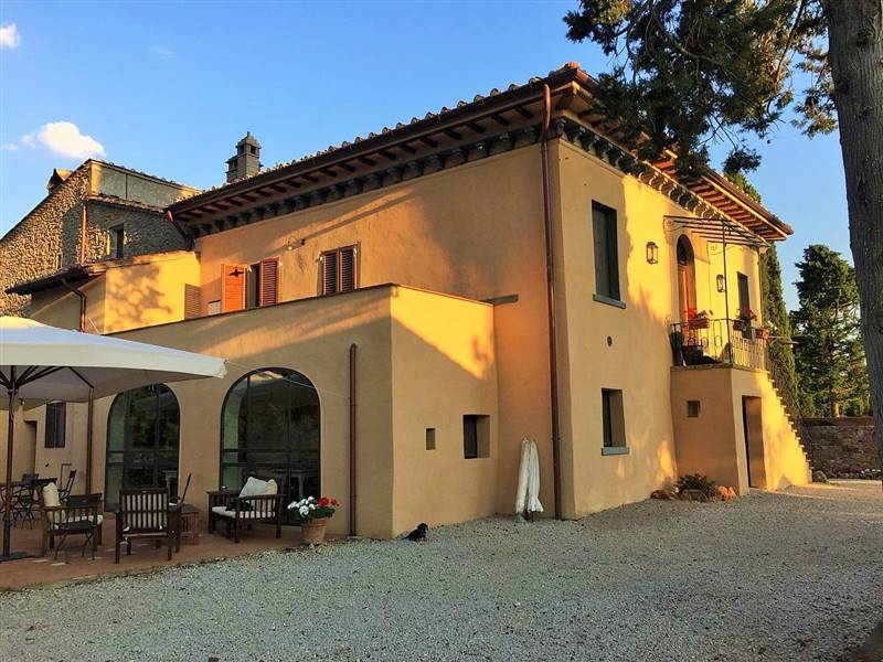  Agriturismo con casolare in pietra all'interno di riserva naturale